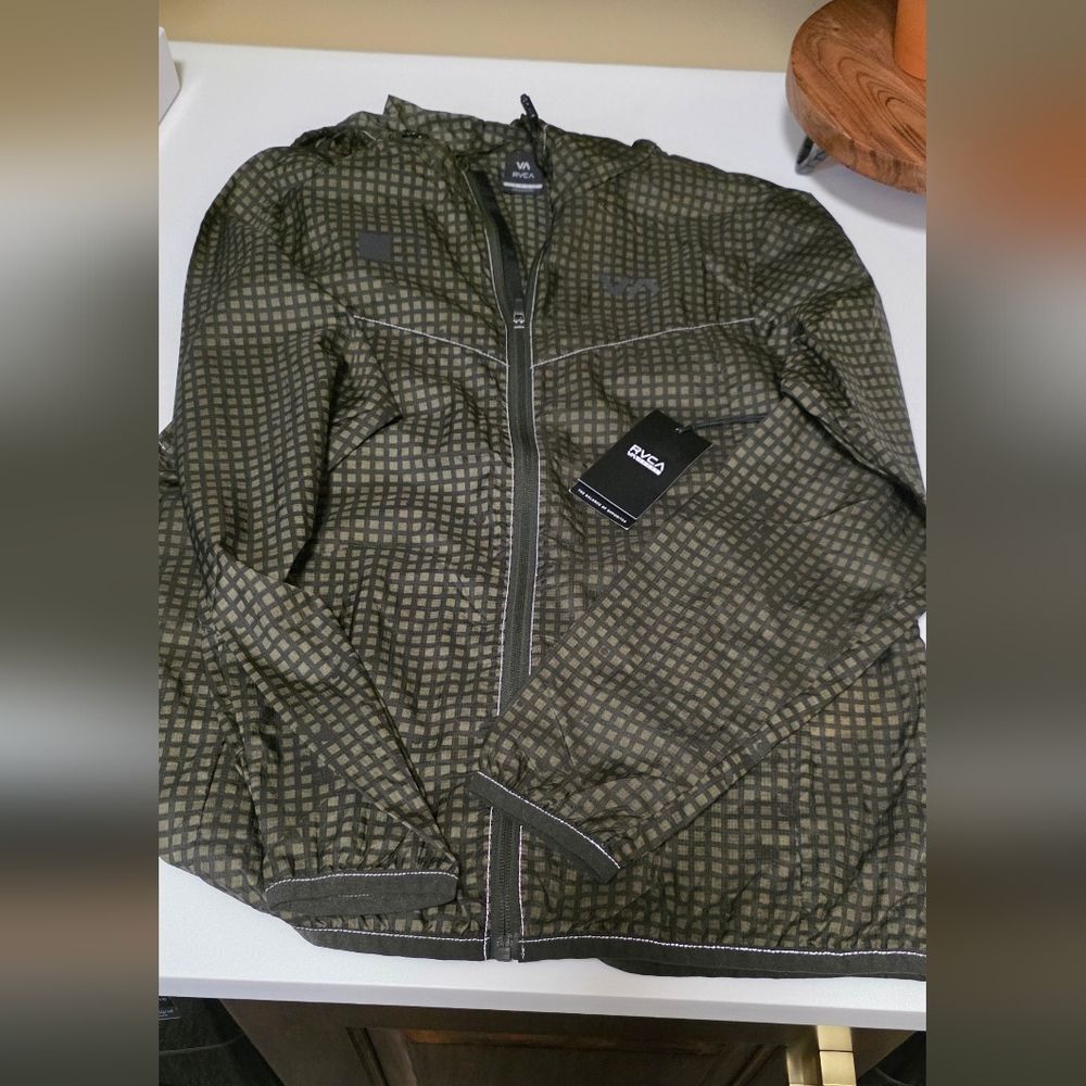 RVCA Runner Jacket - Picture 3 of 3